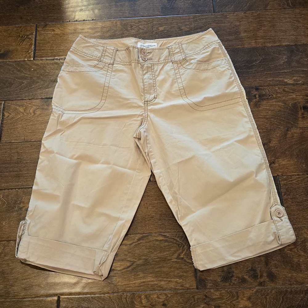 St. Johns Bay Capris Size 10P Tan